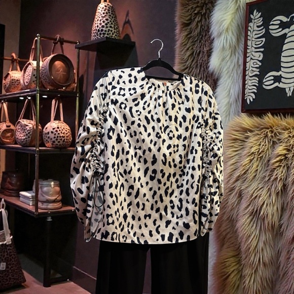 Tibi 100% silk leopard print Black and White blouse ruched drawstring sleeves 4 - Picture 3 of 8